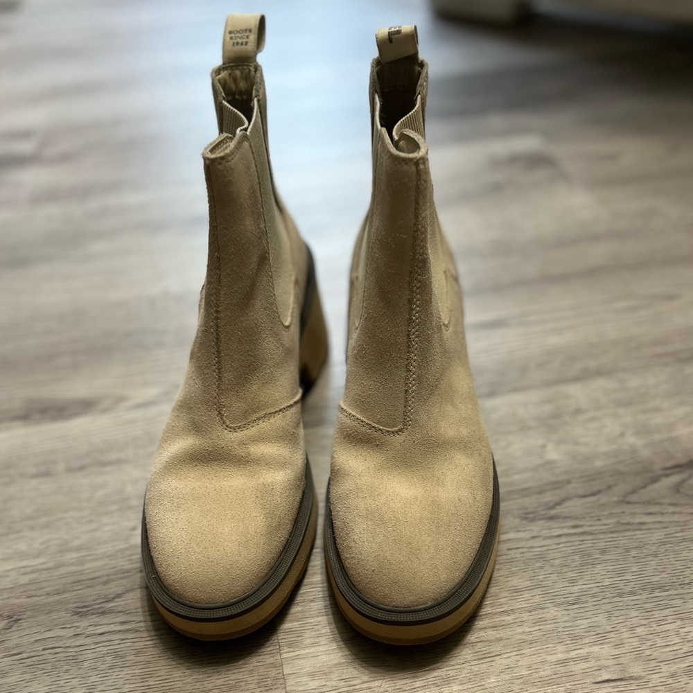 Sorel Women's Hi-Line Heel Chelsea Boot - Chalk, Ceramic size 9.5 - Picture 3 of 7